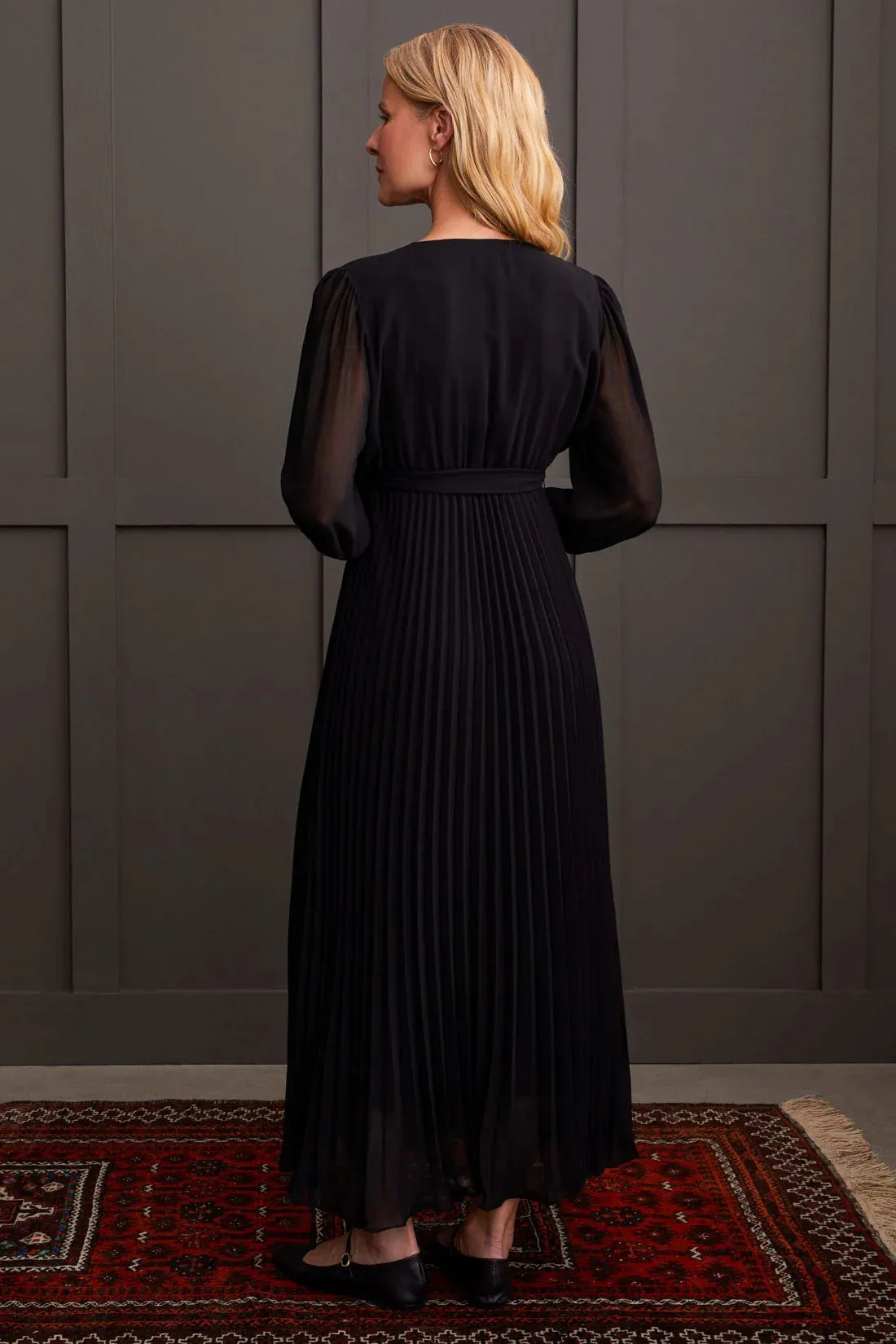 3/4 SLEEVE V-NECK DRESS