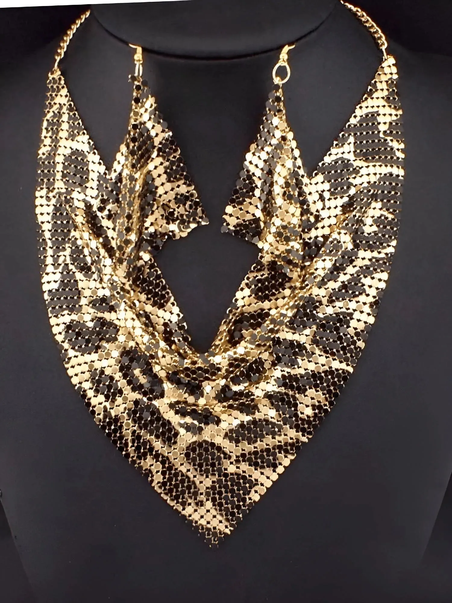 Women's Shining Bib Necklace And Earrings Set